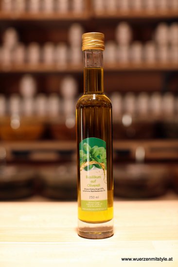 Basilikum auf Olivenöl 250ml - zum Schließen ins Bild klicken